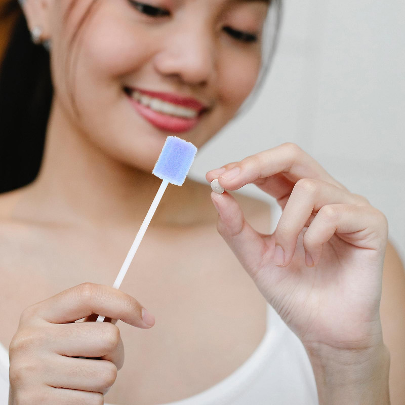 50pcs Jetable Oral Care Sponge Sticks Oral Care Products Fournitures de soins bucco-dentaires