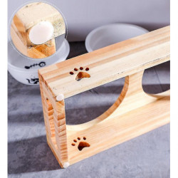 Bol de nourriture spécial pour chats et chiens de compagnie, bol en céramique sur table en bois Bol de nourriture spécial pour chats et chiens de compagnie, bol en céramique sur table en bois