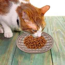 Cat Slow Feeder, Dog Lick Pads, Fish Shape Silicone Puzzle Feeder Pet Fun Lick Mat Anti-slping Pet Slower Food