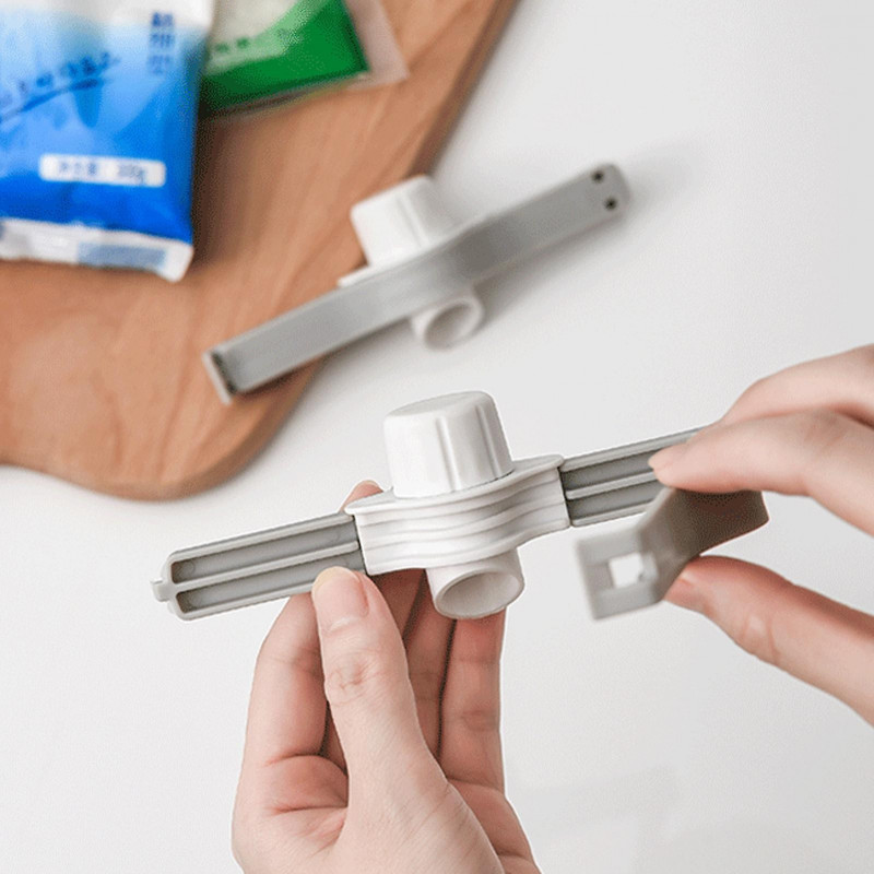 Pour Food Clip Moisture-proof Fresh-keeping Portable Discharge Nozzle Powder Preservation Clip for Cocoa