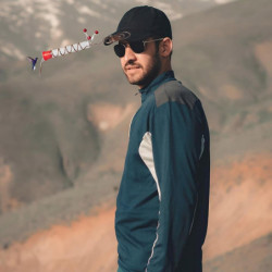 Hat Hummingbird Feeder Handheld Red Berry Bird Feeder Ultralight Simple Installation Hands-free Bird Food Container Hat Hummingbird Feeder Handheld Red Berry Bird Feeder Ultralight Simple Installation Hands-free Bird Food Container