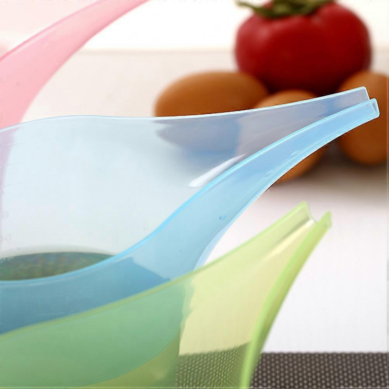 2pcs Cup Measuring Funnel Pitcher Candy Color with Scale Daily Kitchen Ware Supplies (Random Color)