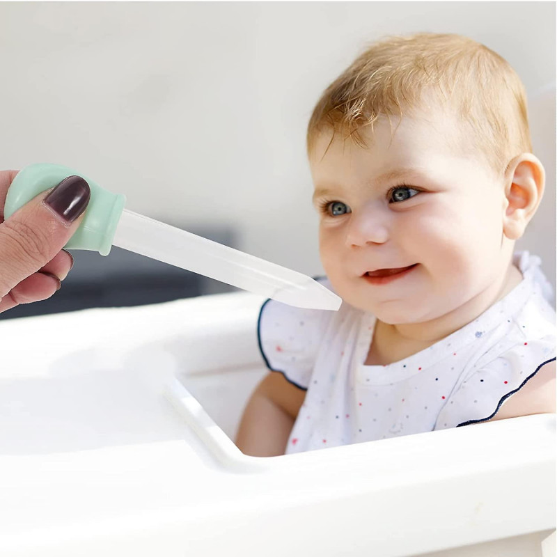 Baby Medicine Pacifier Kit Food Feeding Dispenser Liquid Pill Dropper Measuring Cups Random Color