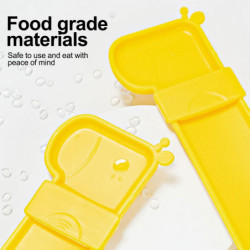 Cat Strip Feeder Giraffe-shaped Cat Feeding Scoop Multipurpose Portable Food Squeezer Spoon Pet Supplies