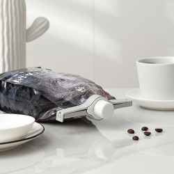 Food Sealing Clips Creative Reuseable Food Plastic Bag Bag Sealing Clip Food Clip With A Cap Type Spray Nozzle [...]