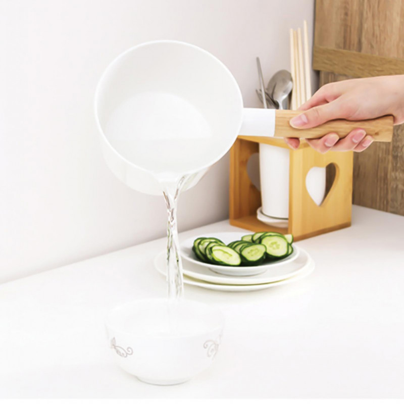 Water Scoop Portable Lightweight Simple Wooden Long Handle Plastic Water Ladle for Home