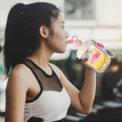 Stirring Cup Student White Collar Coffee Protein Powder Plastic Water Cup Cute Handheld Large Capacity Straw Cup [...]