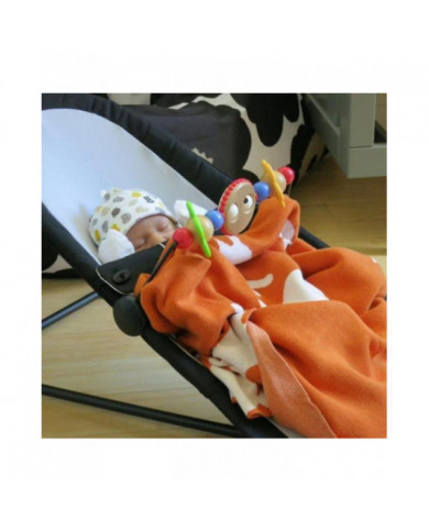 Chaise de bascule de chéri assortissant le jouet de musique d’aide de sommeil