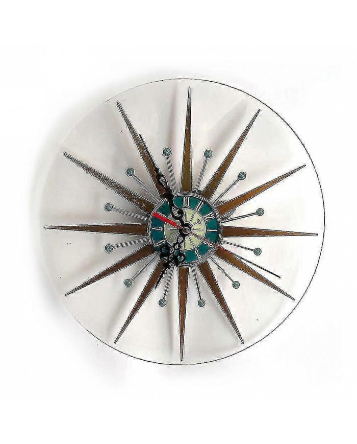 Batterie d’horloge vintage du milieu du siècle fonctionnant pour la décoration du salon