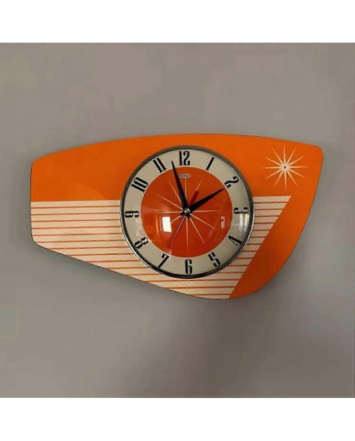 Batterie d’horloge vintage du milieu du siècle fonctionnant pour la décoration du salon