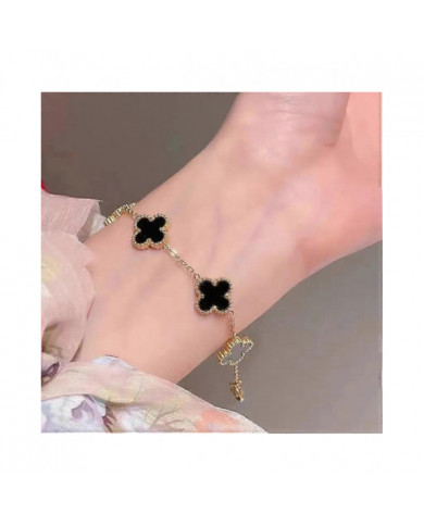 Bracelet à quatre feuilles Bracelet en or 18 carats pour femmes Style de conception simple Bijoux exquis