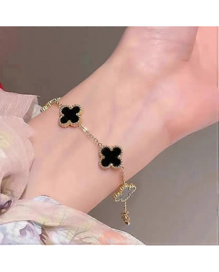 Bracelet à quatre feuilles Bracelet en or 18 carats pour femmes Style de conception simple Bijoux exquis