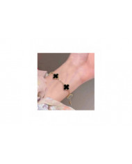 Bracelet à quatre feuilles Bracelet en or 18 carats pour femmes Style de conception simple Bijoux exquis