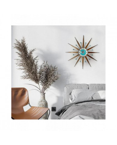 Horloge vintage du milieu du siècle à piles fonctionnant pour la décoration du salon